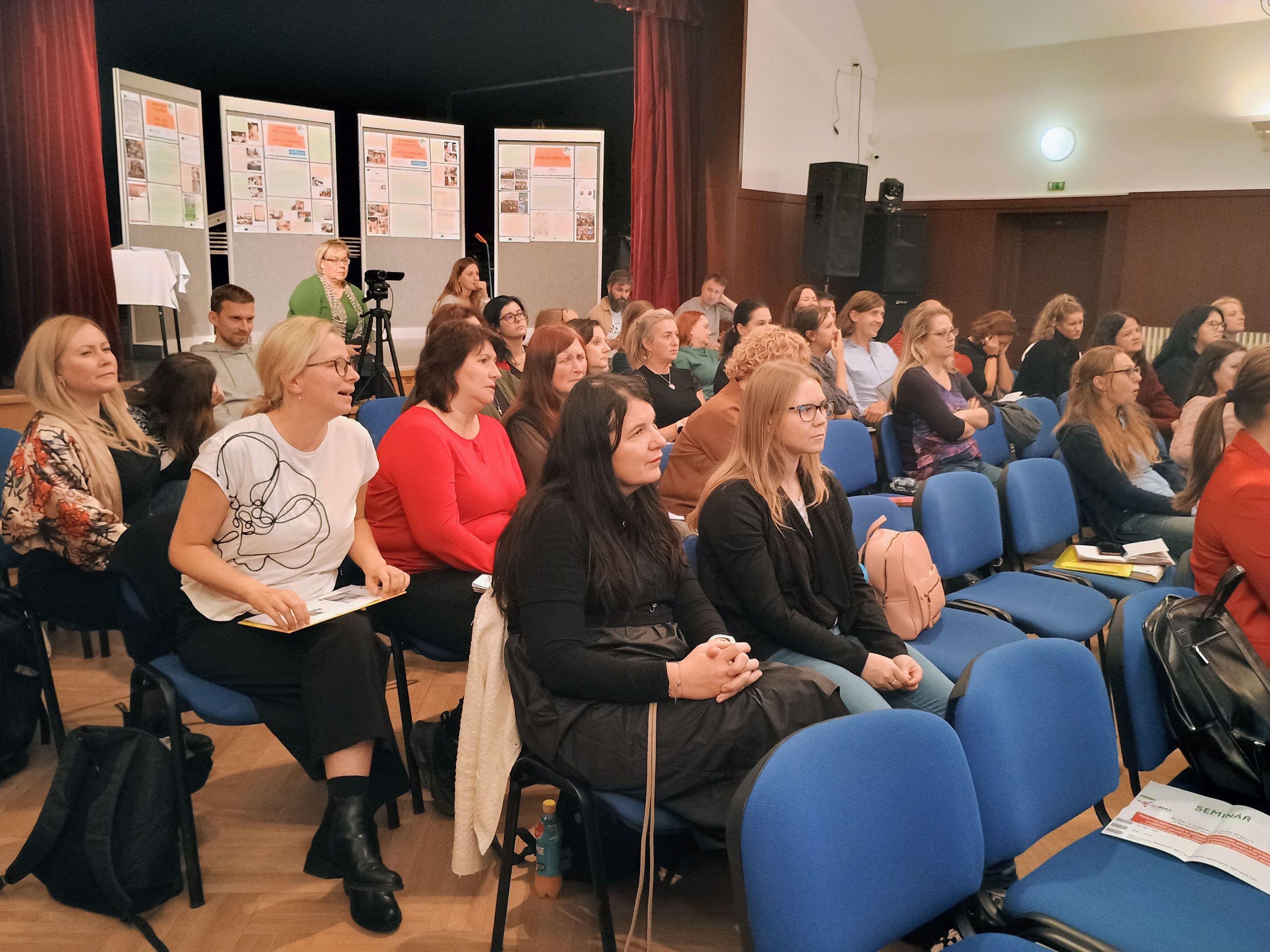 Konference na téma podpory neformálně pečujících a hospicové péče.